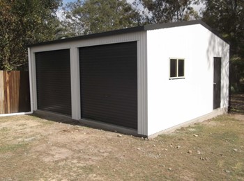 Double Garage - Doors in side